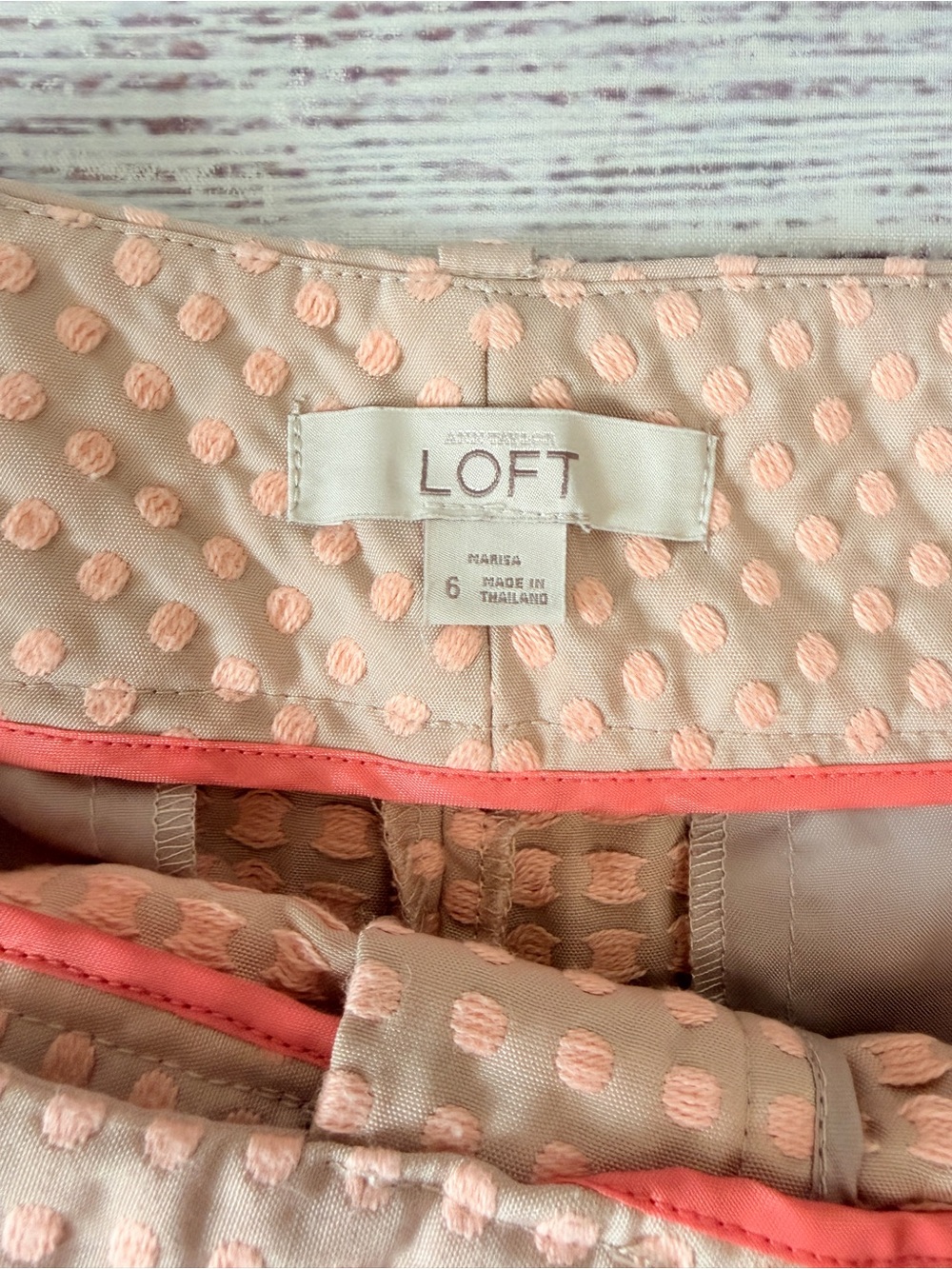 LOFT Women’s Textured Peach Shorts with Dots Size 6 4" Inseam Cream/Pink - Picture 3 of 8